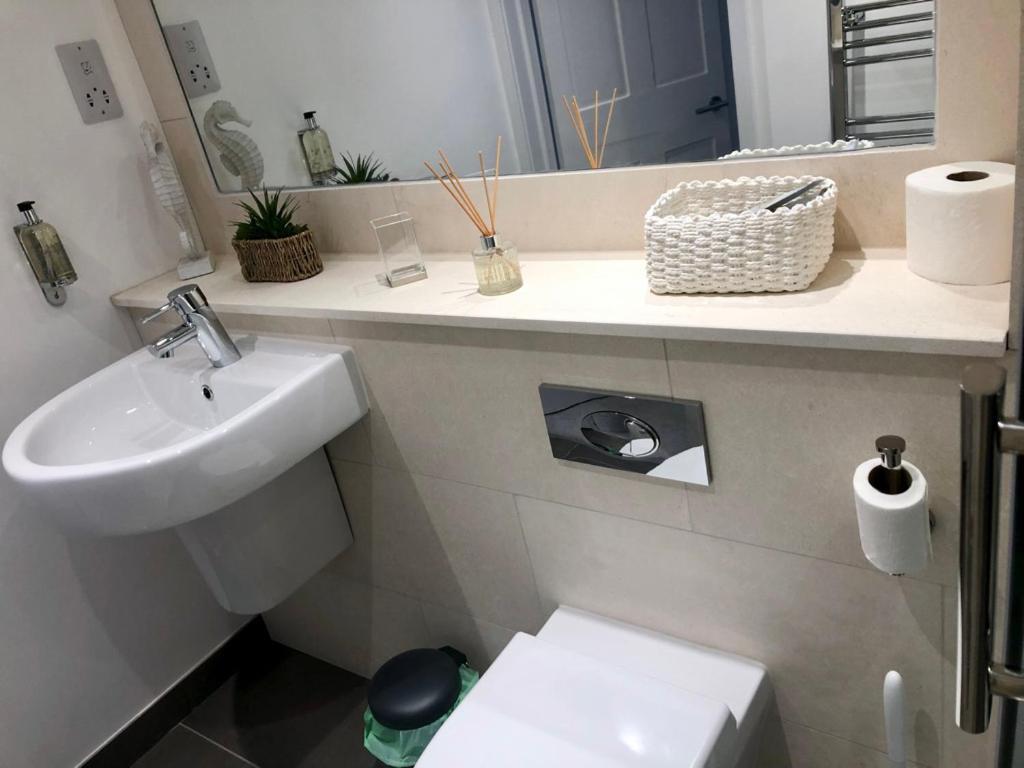 Ideally Located 2 Bedroom Luxury Apartment Bath Buitenkant foto